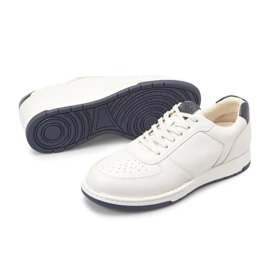 CAPTAIN - WHITE Photo